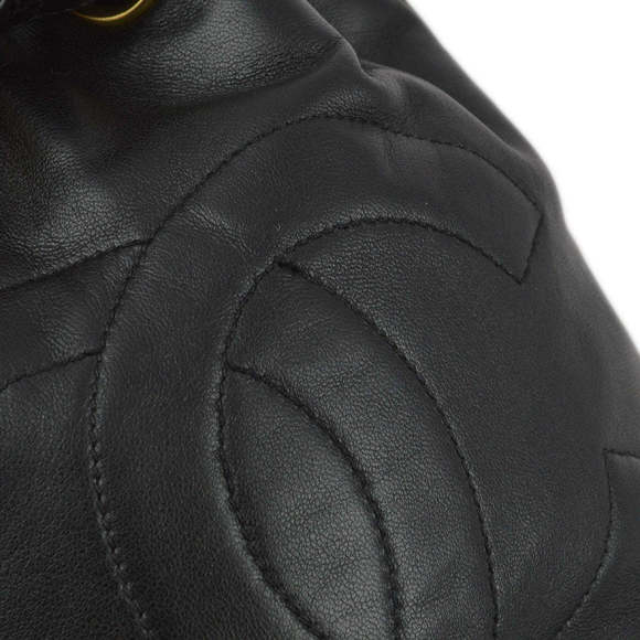 CHANEL Black Lambskin Bucket Shoulder Bag 181557 - Picture 4 of 10